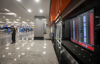 Zona de facturación del Aeropuerto Internacional Jorge Newbery de Buenos Aires durante una huelga general en contra de la reforma laboral en protesta contra el proyecto de reforma laboral, impulsado por el Gobierno del libertario Javier Milei y que debatirá el pleno de la Cámara de Diputados.