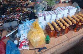 Parte de las evidencias incautadas durante el operativo en la cárcel esteña.