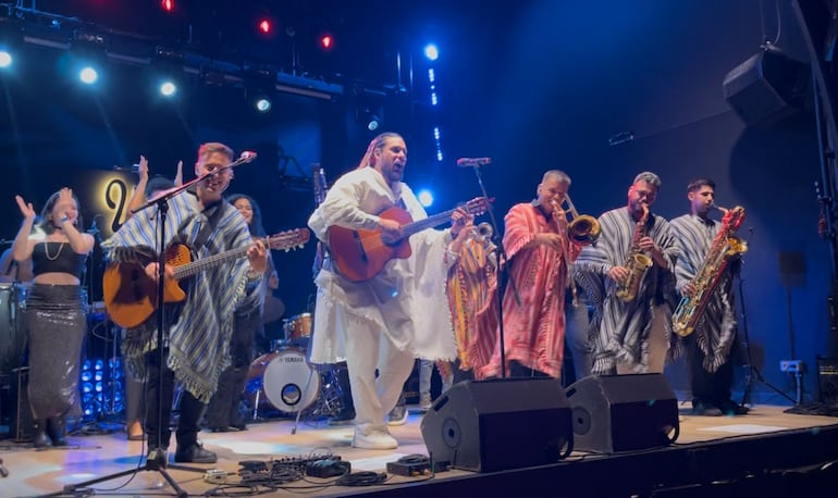 Néstor Ló y los Caminantes arranca su gira por Europa y anuncian un nuevo álbum - Música