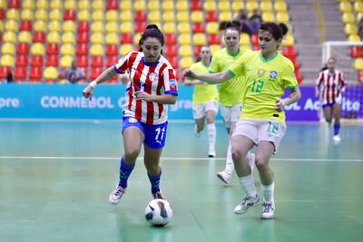 La paraguaya Nataly Janeth Lezcano intenta pasar de la marca de la brasileña Amanda de Oliveira en la caída de esta noche.