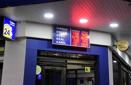 La cotización de la divisa estaba oscilaba entre G. 7600 y G. 7.650 en las principales casas de cambio