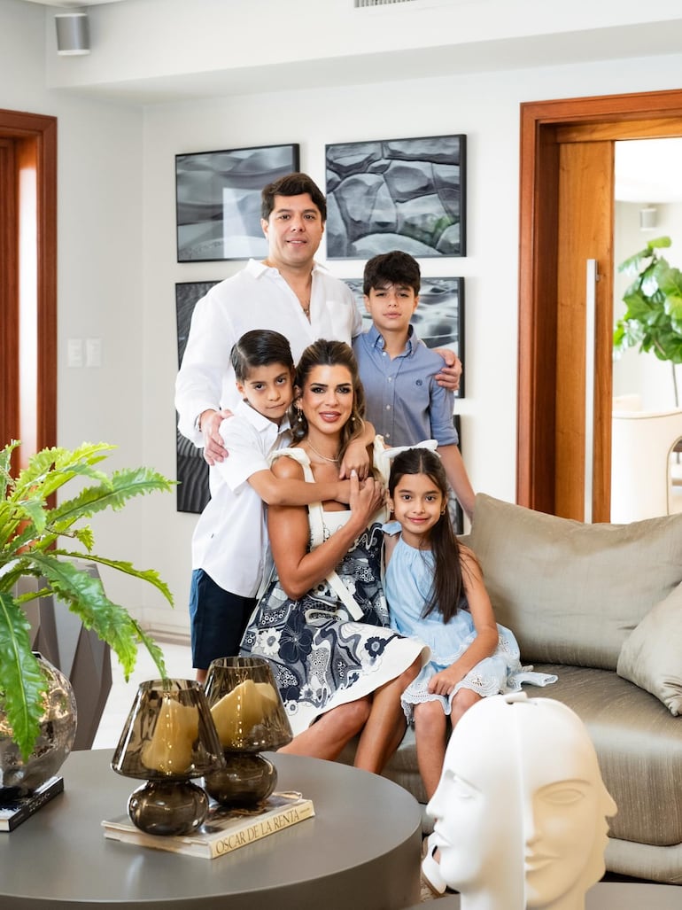 ¡Hermosa familia! Tere Codas y Didier Arias con sus tres tesoros. (Instagram/Tere Codas)