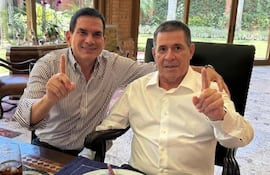 El ministro de Urbanismo, Juan Carlos Baruja, y el expresidente Horacio Cartes.