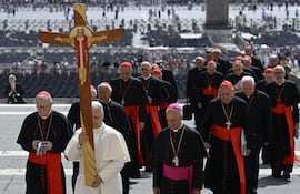 El papa Leon XIV encabeza los ritos de la Semana Santa, en Roma.