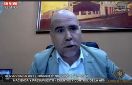 Facundo Salinas, presidente de Fepasa, explicó detalles del proyecto del tren de cercanías ante los Senadores, en la siesta de este martes 5 de diciembre.