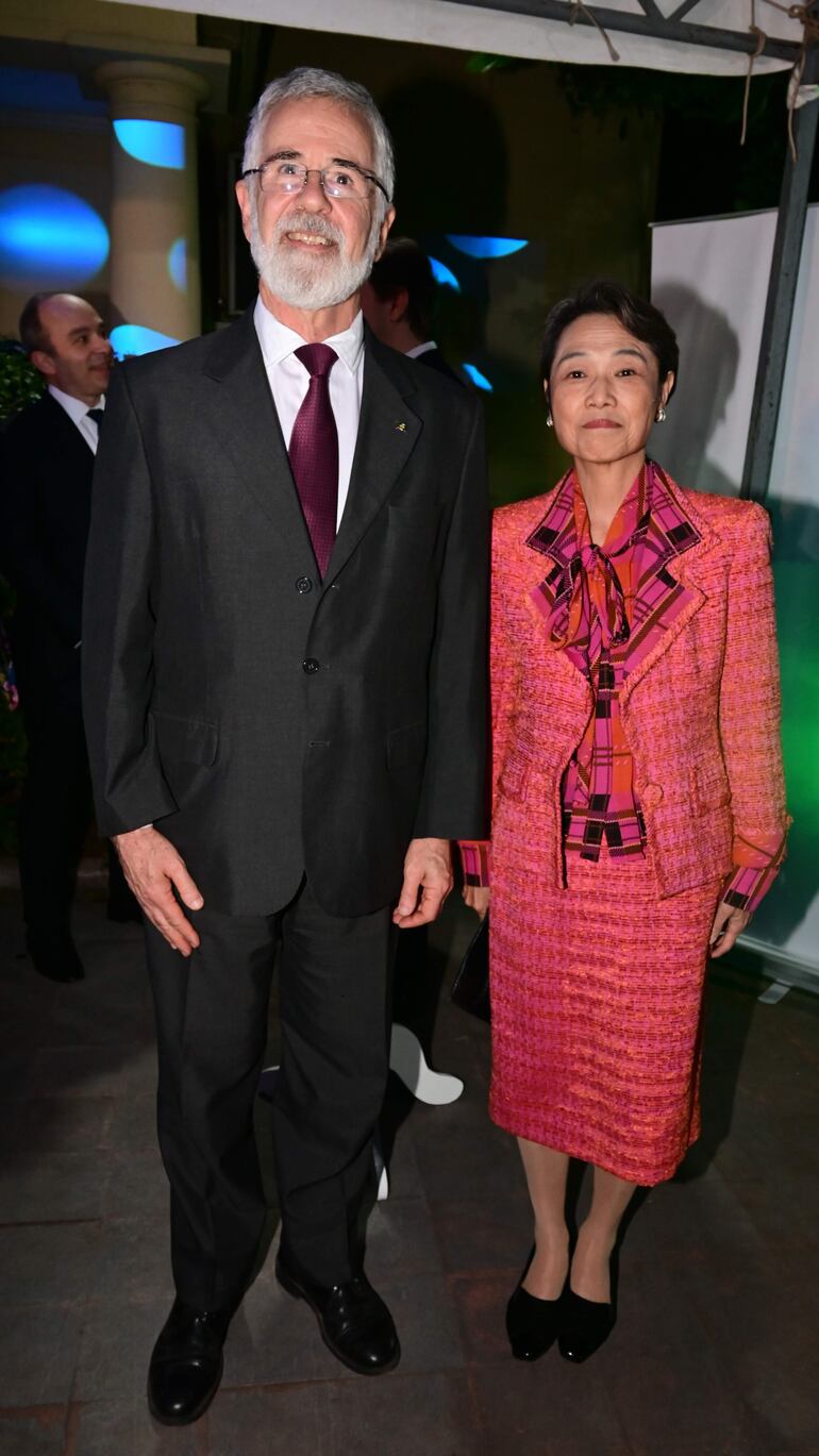 José Antonio Marcondes de Carvalho, Embajador del Brasil en Paraguay junto a Yoshie Nakatani, Embajadora de Japón en Paraguay. 