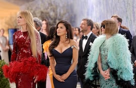Nicole Kidman, Lauren Sánchez Bezos y Anna Wintour en la Gala del Met de 2026, que celebra el "Arte del Vestuario", en el Museo Metropolitano de Arte en la ciudad de Nueva York. (Mike Coppola/Getty Images/AFP)
