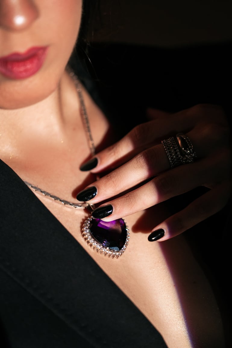  La cantante y compositora Giovanna Chantal en una imagen promocional de su álbum "Negro", que este lunes 6 llega a las plataformas digitales.05 de Abril de 2026