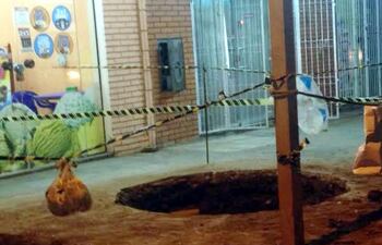 Imagen de referencia. Pozo ciego en construcción en una vereda.