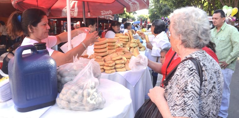 En Caacupé, la chipa es tradición que se saborea y se comparte en cada hogar.