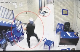 Atraco al local del PLRA el 31 de marzo de 2017. También se ve el cuerpo de Rodrigo Quintana.