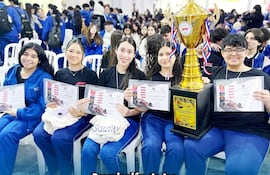 Integrantes de uno de los equipos femenino consagrado en las Olimpiadas de la Juventud 2025