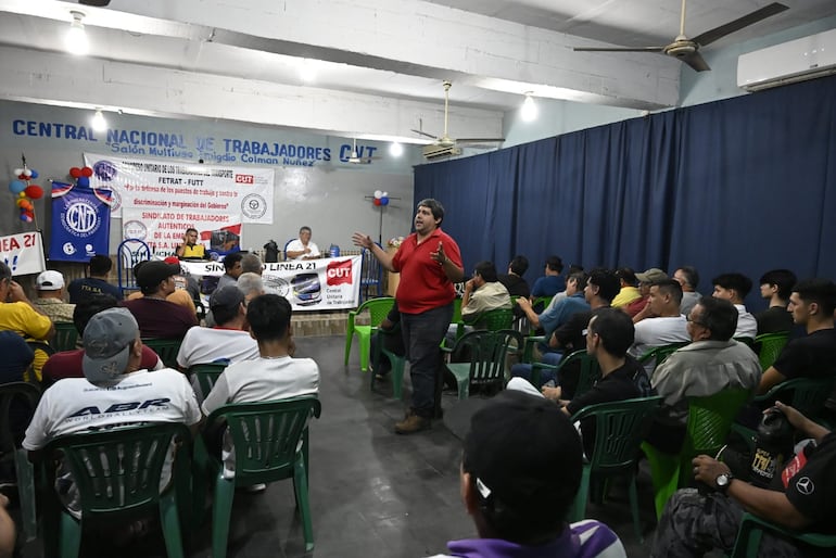 Varios trabajadores participaron.