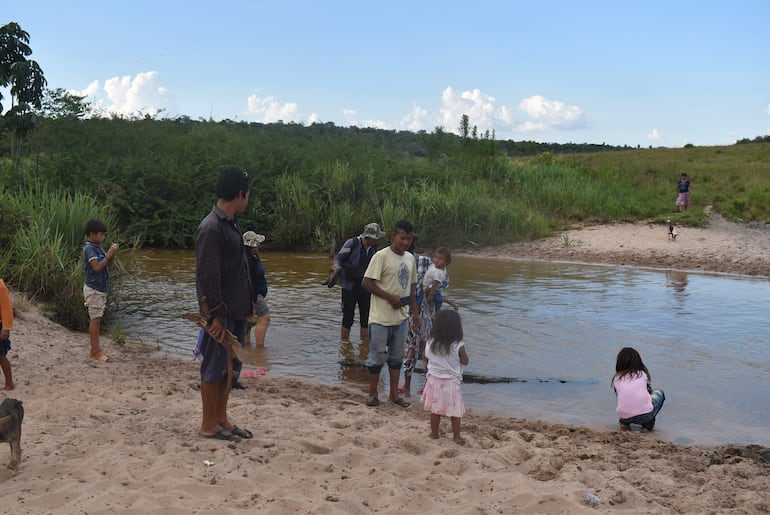 Los pobladores  de Virgen del Carmen piden al MOPC priorizar la construcción de un puente sobre el arroyo Tapiracuai