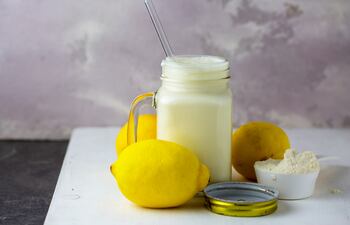 Milkshake o batido de lima-limón.