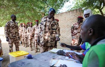 Más de 5.000 colegios electorales permanecerán abiertos desde las 08:00 hora local (07:00 GMT) hasta las 18:00 (17:00 GMT), aunque los horarios podrán variar según las localidades. (Photo by Joris Bolomey / AFP)