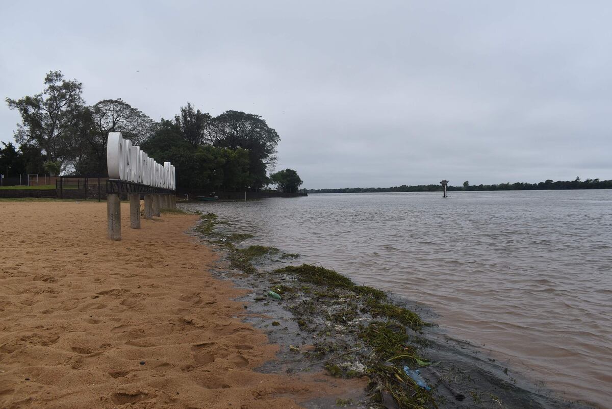 Nivel del río Paraná desciende en Ayolas y genera un alivio temporal