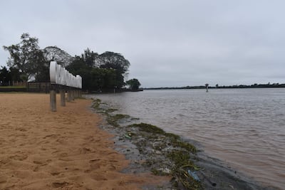 Río Paraná en zona de la playa de Ayolas.