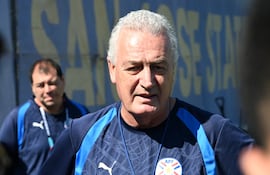 Gustavo Alfaro ya prepara el partido frente a Australia el jueves.