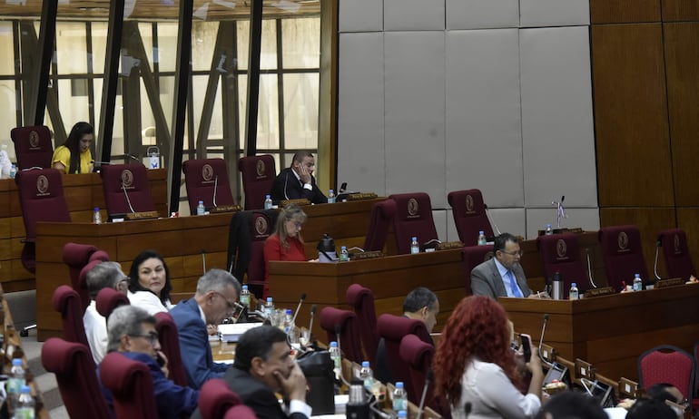 Diputados aprueba en general ley que  prohíbe celulares en escuelas