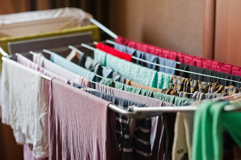 Concepto de ropa mojada.