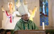 Monseñor Ricardo Valenzuela señaló que “la gente busca un trabajo digno”, durante su homilía en la misa central de la Basílica de Caacupé.
