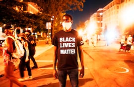 Hombre con remera de Black Lives Matter en Washington DC, septiembre de 2020 (Foto: Johnny Silvercloud).