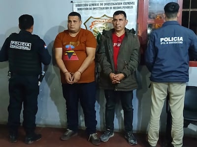Diego Alberto Valdez Morales (con remera) y Fabio Luis Gabilán (con campera), capturados en Alberdi.
