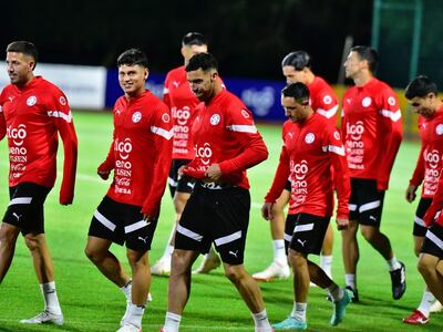 Los jugadores de la selección paraguaya en el primer entrenamiento previo al debut en las Eliminatorias Sudamericanas al Mundial 2026.