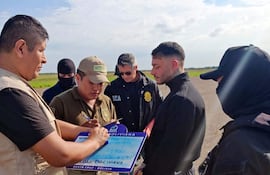 Sebastián Marset, esposado, momentos previos a ser enviado de Bolivia a Estados Unidos.