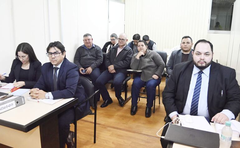 Mirtha Fernández y otros acusados asistieron a su audiencia preliminar luego de 29 meses de chicanear el proceso. 