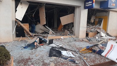 La Policía Nacional fue completamente doblegada por los criminales en al asalto a los bancos.