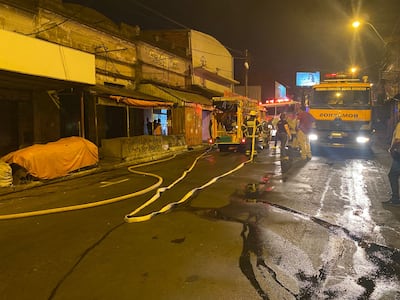 Incendio de mediana magnitud afectó depósito de celulares sobre Pettirossi.