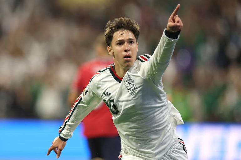 Mateo Chávez de México celebra un gol este miércoles, en un partido del grupo A del Mundial de la FIFA 2026 entre República Checa y México en el estadio Azteca en Ciudad de México (México). 