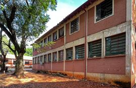 La Escuela y colegio Santa Rita de Cassia está en peligro de derrumbe.