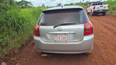 El vehículo fue abandonado por la gavilla de delincuentes en una zona despoblada.