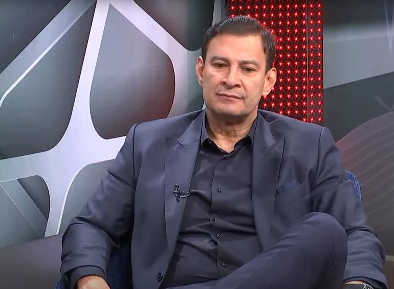 El senador cartista Silvio "Beto" Ovelar, en los estudios de ABC TV.