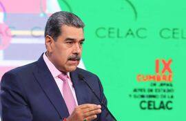 Fotografía cedida por Prensa del Palacio de Miraflores del líder chavista Nicolás Maduro hablando en Caracas (Venezuela).