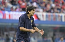 El entrendor argentino Gustavo Adolfo Costas (63 años), debutó con empate en su vuelta a Cerro Porteño.
