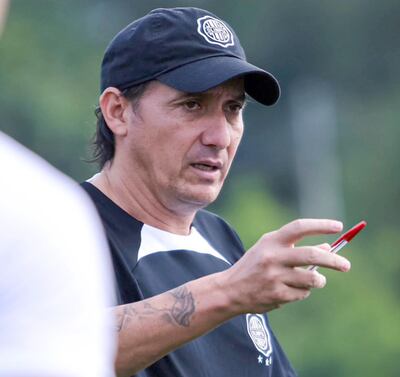 Aureliano Torres Román (42 años), técnico de las formativas, dirigirá el domingo a Olimpia contra Ameliano, en compañía de Luis Alberto Monzón.