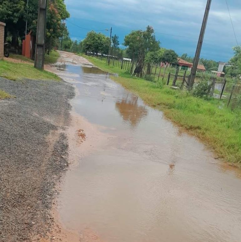 La lluvia trae alivio a la agricultura, pero deja aisladas a comunidades rurales de Carapeguá.