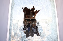 Daños en un local comercial atacado por colonos israelíes en Nablús, Cisjordania.