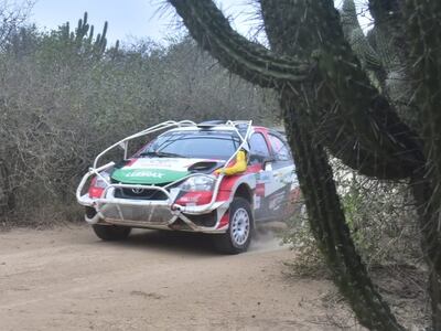 El Toyota Etios de Alejandro Galanti durante la Etapa 1 del Rally del Chaco 2023.