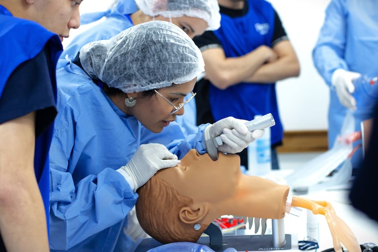 Los alumnos de la Universidad Central del Paraguay tienen formación en diversos escenarios de aprendizaje, tanto reales como simulados.