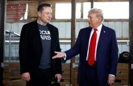 El presidente electo de Estados Unidos, Donald Trump (d) junto al CEO de Tesla y SpaceX, Elon Musk.