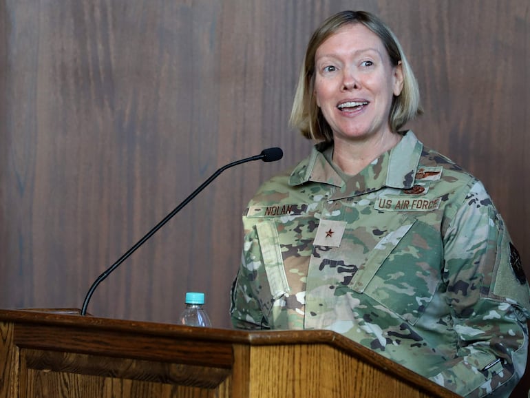Tara Nolan Gral de Brigada de las Fuerzas Aéreas del Sur  del Comando Su