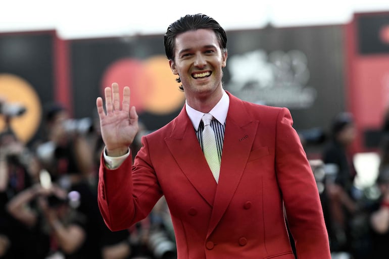 Patrick Schwarzenegger en la red carpet de "Bunker" en el marco del International Venice Film Festival. (Tiziana FABI / AFP)