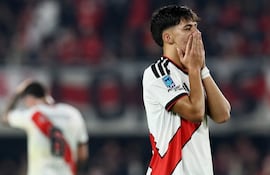 River Plate's midfielder #24 Juan Cruz Mezza reacts to a missed chance during the Argentine Professional League 2026 Clausura football match between River Plate and Rosario Central at MAS Monumental Stadium in Buenos Aires on August 2, 2026. (Photo by Alejandro PAGNI / AFP)