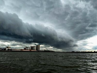 Fuerte tormenta azotó este domingo a gran parte del país.