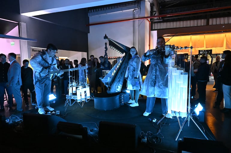 El grupo H2O de Sonidos de la Tierra deleitó a los presentes con una selección de músicas paraguayas.